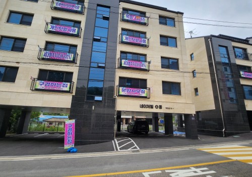 의왕시 학의동 백운호수카페거리에 위치하고 있으며 남향의 햇살과 산으로 둘러싸인&nbsp;숲뷰를 만끽할수있는 네이처빌을 소개합니다A.B 2동으로 총 11세대 방3개 화장실 …